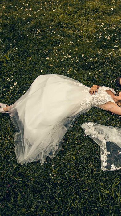 Suknia ślubna perełki brokat