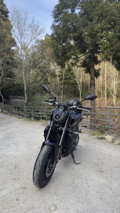 Yamaha mt-09.