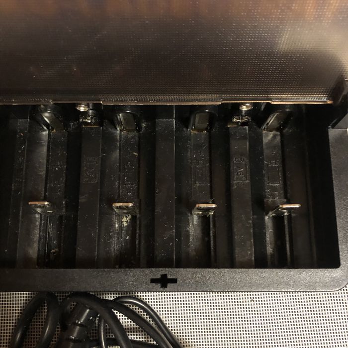 Зарядний пристрій для батарейок