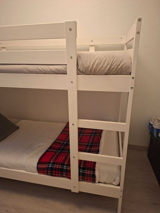 Beliche IKEA + 2 colchões + 2 edredões. Tudo em excelente estado