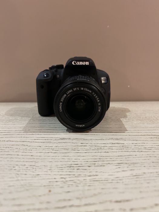 Canon EOS 700D з об'єктивом 18-55mm - повний комплект