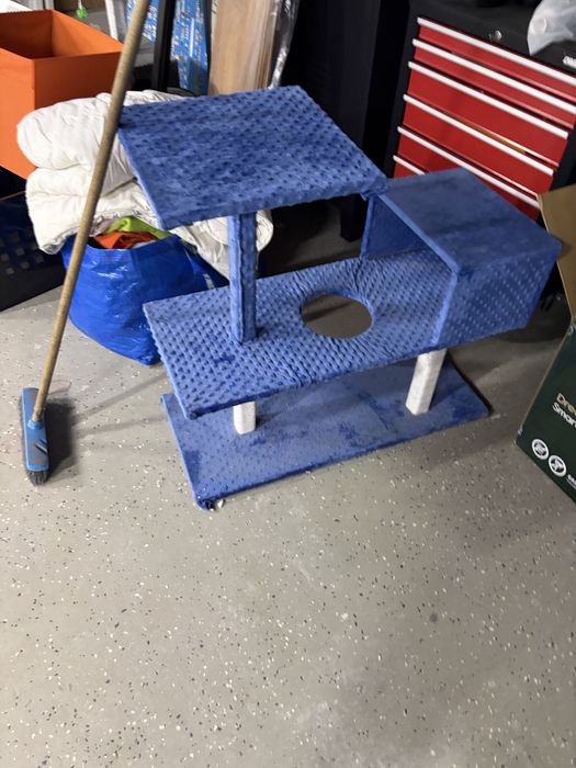 Drapak-budka dla kota