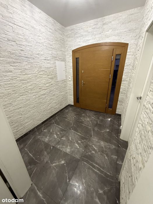 Nowoczesny dom z garażem i dużym ogrodem, spokojna okolica w mieście