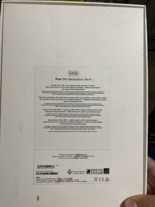 Puste pudełko z iPad iPhone i AirPods