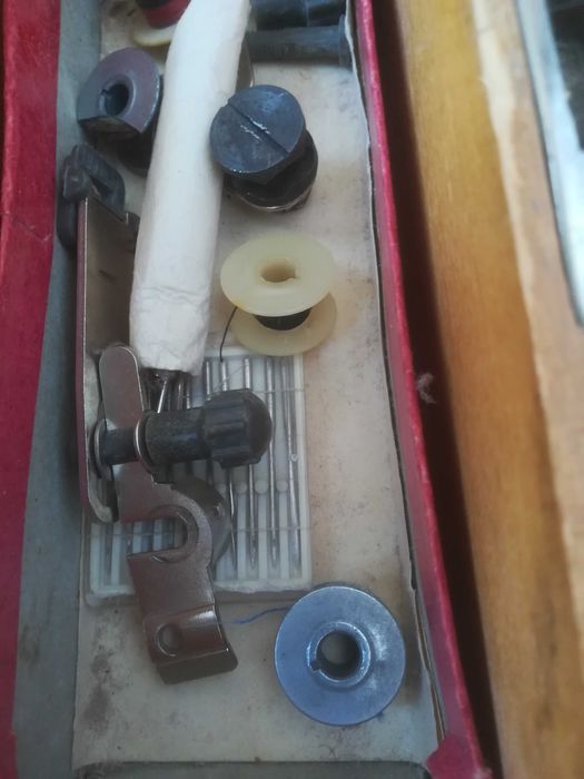 Швейна машинка ретро з ручним приводом Подольск  в робочому стані