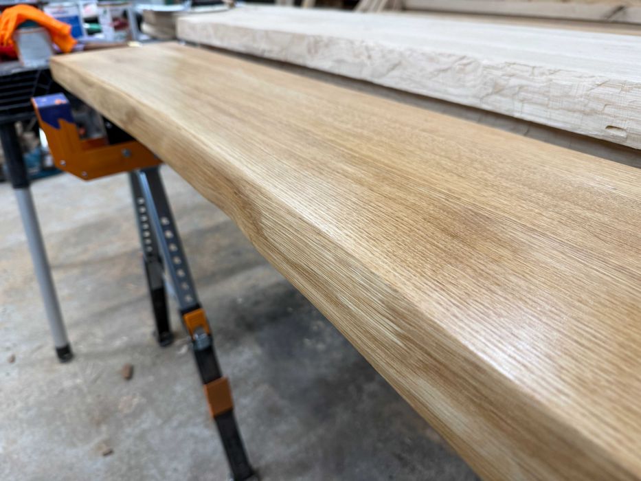 Półka dębowa z naturalną krawędzią, naturalny dąb, lakierowana