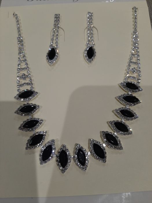 Conjunto colar / fio e brincos de brilhantes pretos