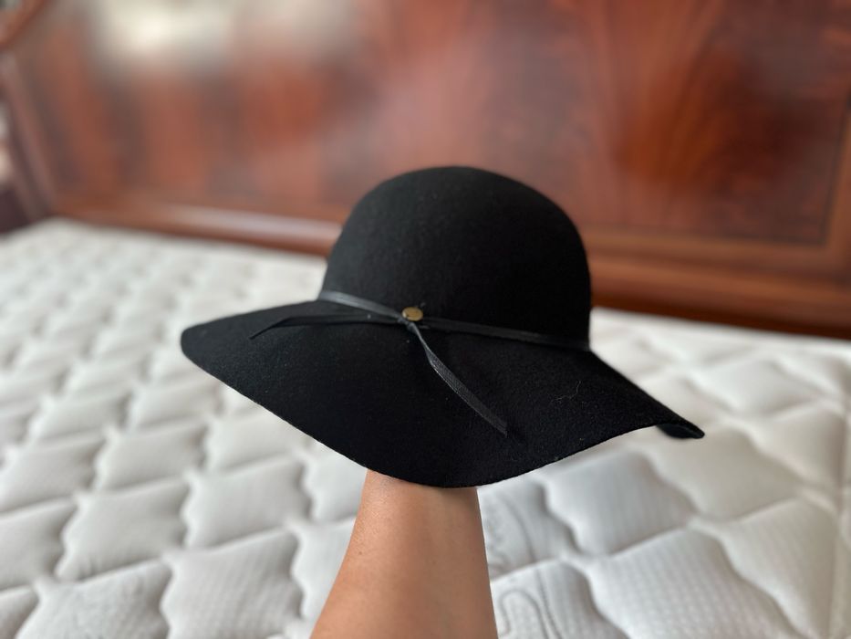 Шляпка,фетровий капелюх з широкими полями