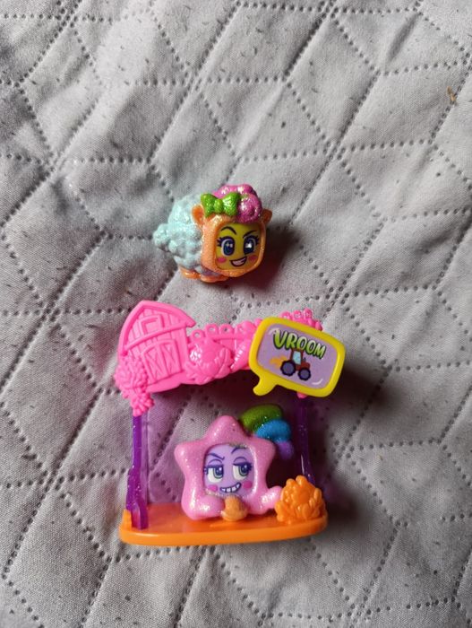 Brokatowe figurki Moji pops  i chatka