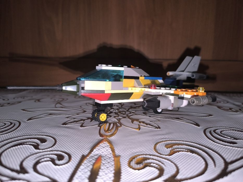 Продам лего истребитель