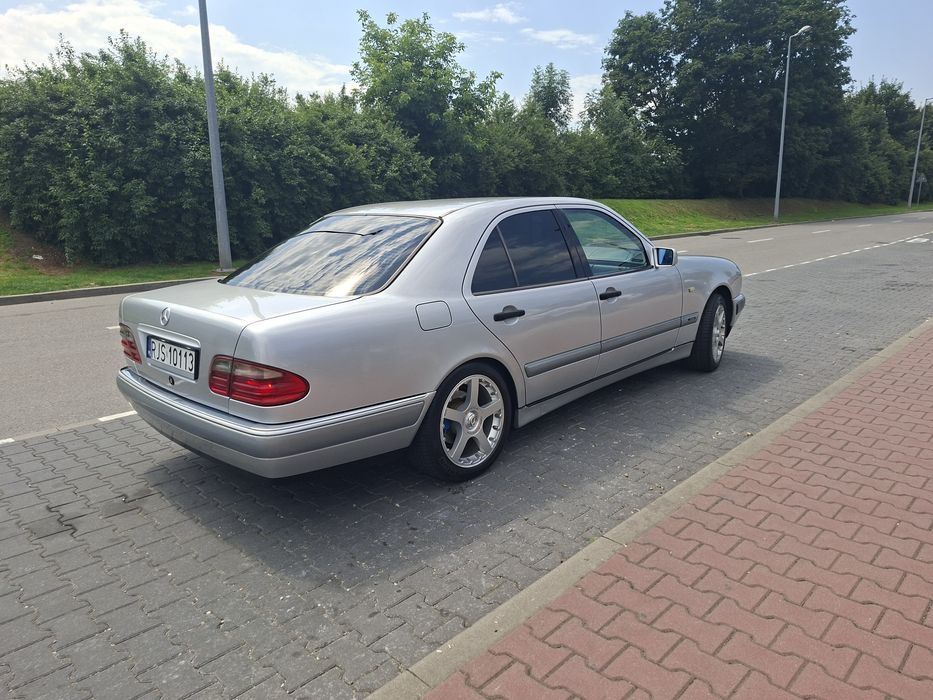Mercedes-Benz W210