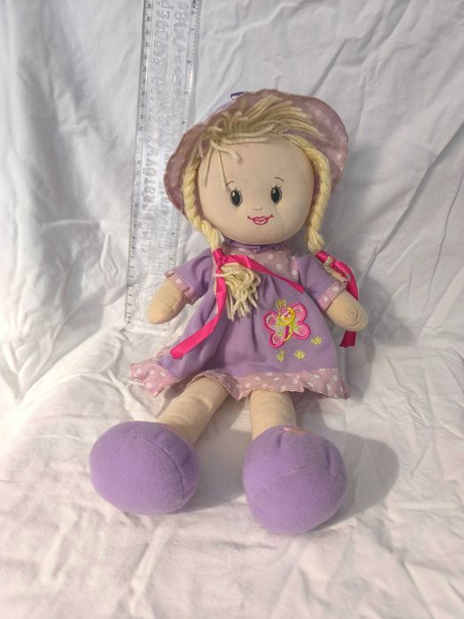 Boneca de pano vestido lilás