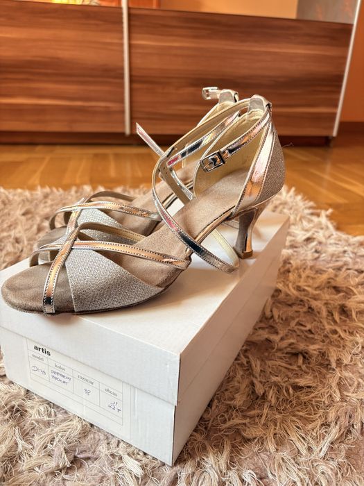 Srebne buty taneczne