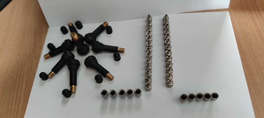 Ковпачки на ніпель з ріжками + Ніпель для безкамерного колеса