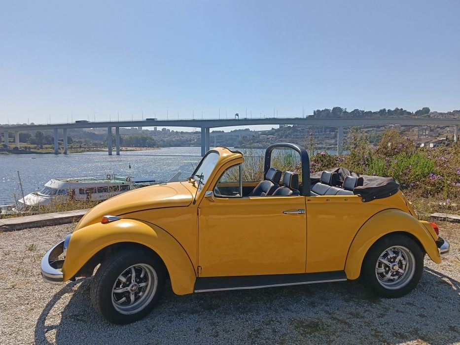 VW Carocha Amarelo Clássico