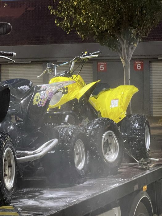 Vendo moto quatro Suzuki ltz 250 com documentos a funcionar e a andar mais informações envia mensagem