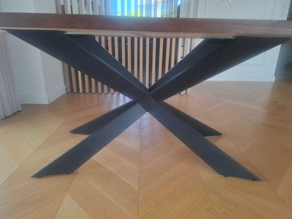 Stół do salonu, jadalni