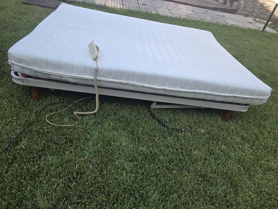 Cama Casal articulada com comando