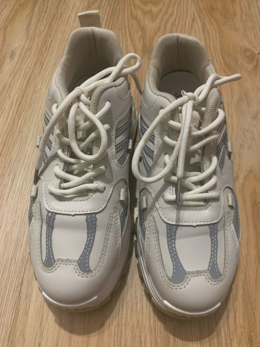 Кросівки жіночі 37-38