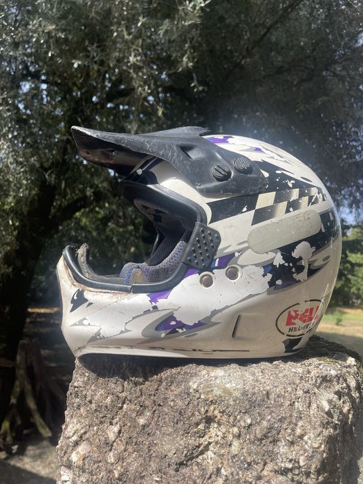 Capacete mota enduro Bell.