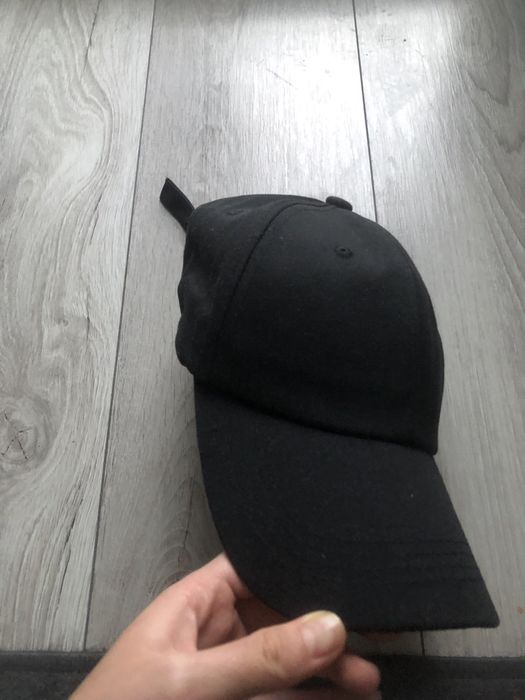 Czapka czarna z daszkiem