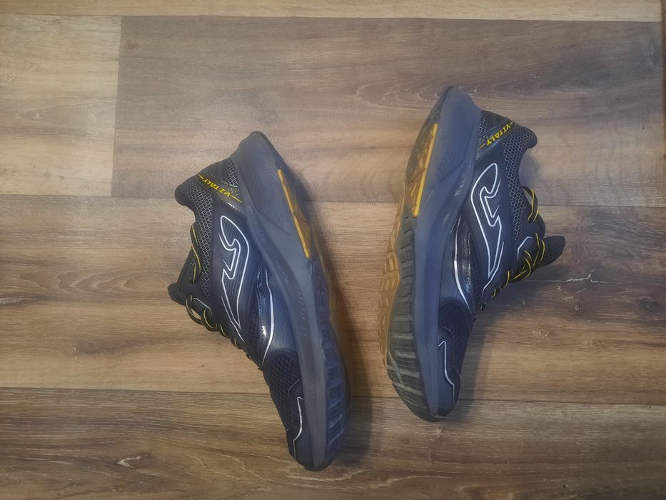 Продам Кросівки Joma