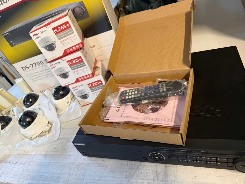 zestaw kamer + rejestrator + uchwyty HikVision