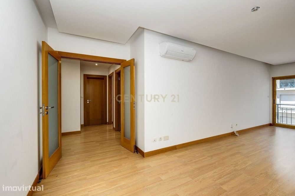Arrendamento : Fantástico Apartamento T1 com Box (Pré-instalação para