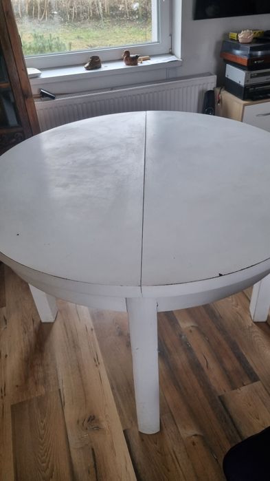 Duży okrągły stół rozkładany