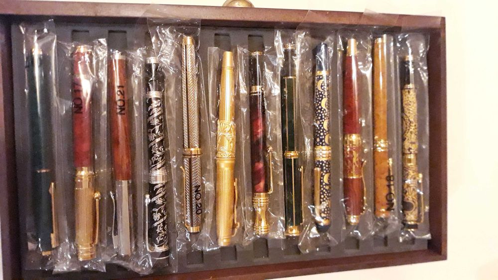 Canetas de coleção com expositor