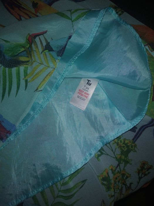 Нарядное красивое летнее платье