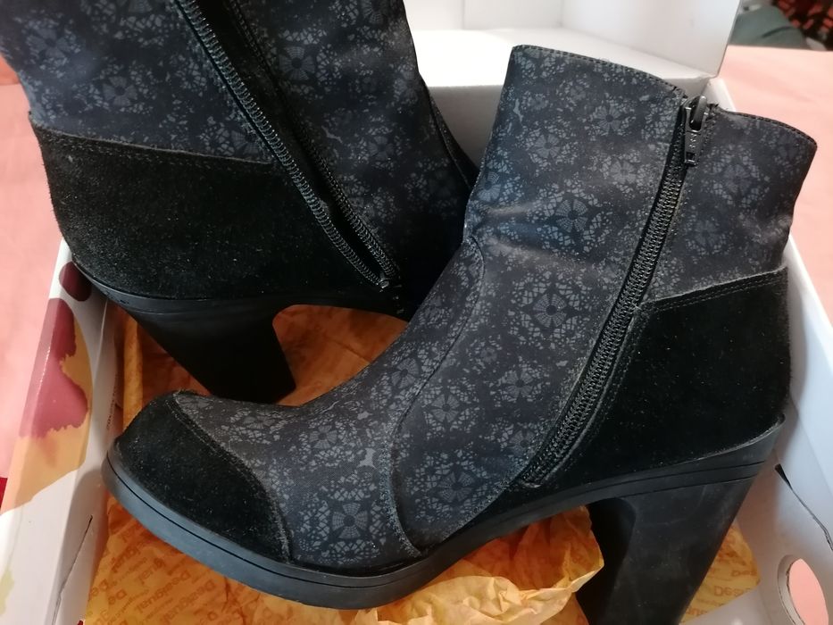Botas Desigual novas com caixa