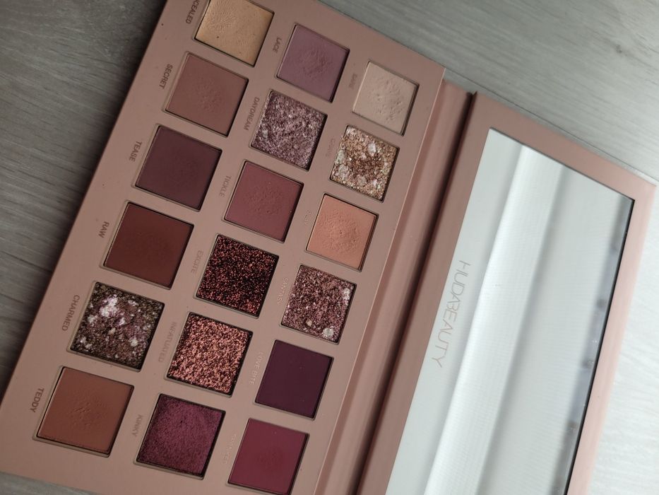 Paleta Huda Beauty New nude