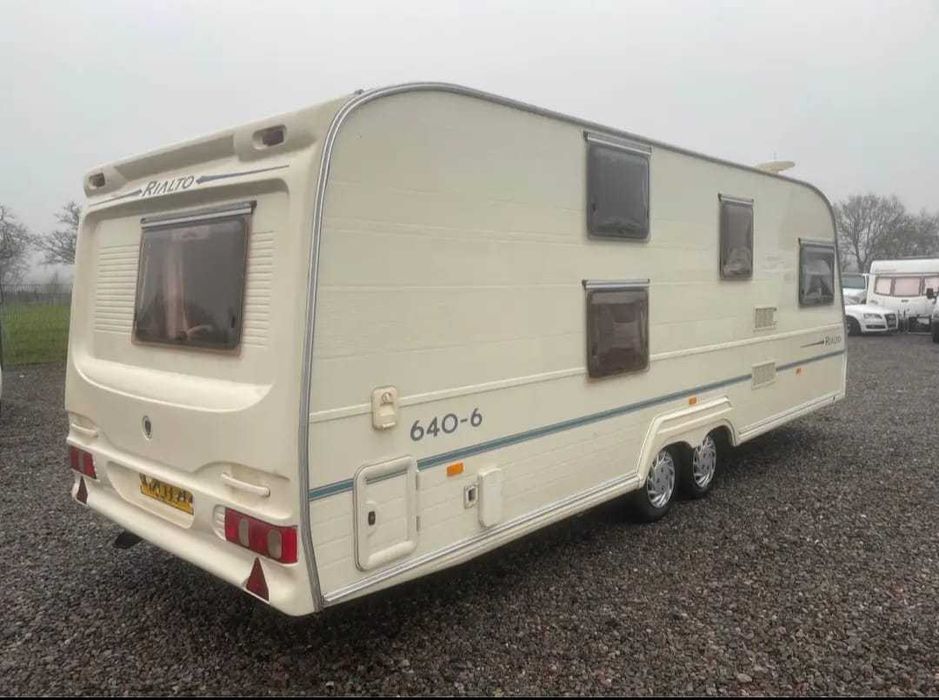 Caravana Avondale Rialto 640/6 – 6 Lugares – Duplo Eixo