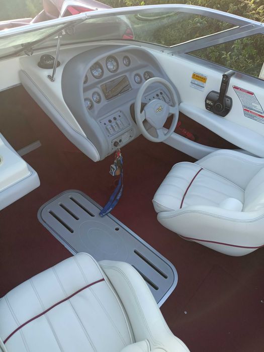 Łódź Sea Ray 190 Signature 5.7 Mercruiser