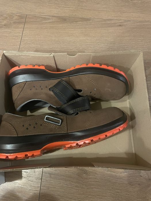 Nowe Buty robocze z blachom rozm 43