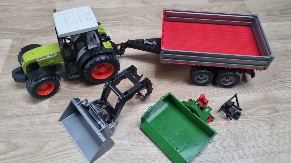 Traktor z przyczepą bruder