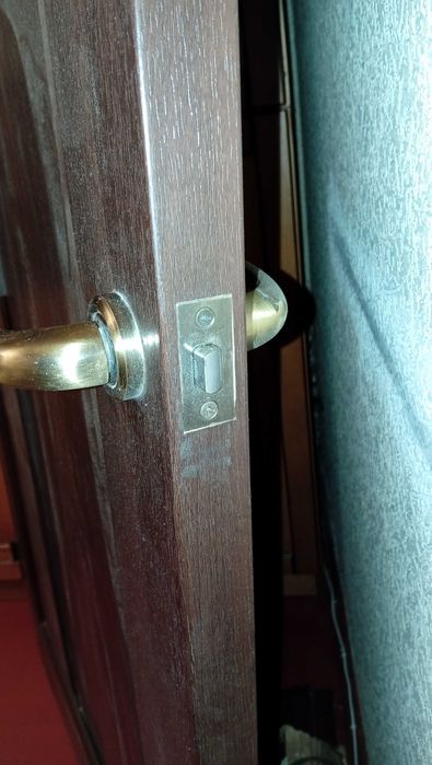 Двері дерев'яні для квартири або в кімнату