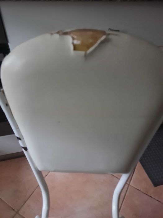 Cadeiras para uso ou restauro