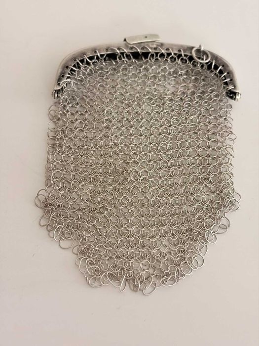 Porta‑moedas de prata antiga - malha original - com desgaste