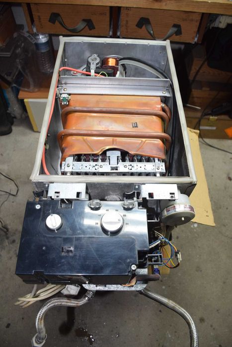 Esquentador ventilado compacto Vulcano WT11 AM1 E23 S3506 gás natural