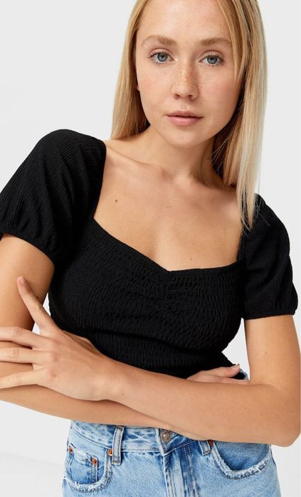 Чорний топ із квадратним вирізом stradivarius