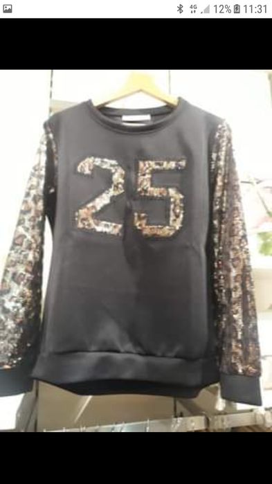 Sweat preta de lantejoulas M