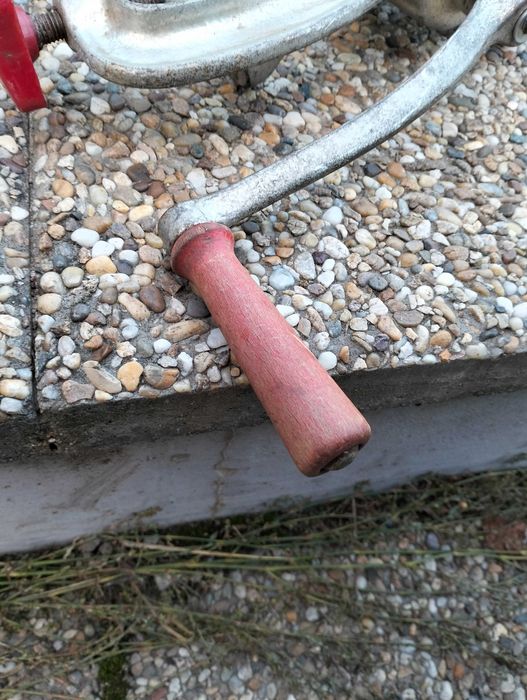 Maszynka Do Mięsa Mielarka Alfa 8 Ręczna PRL Żeliwna Mocna