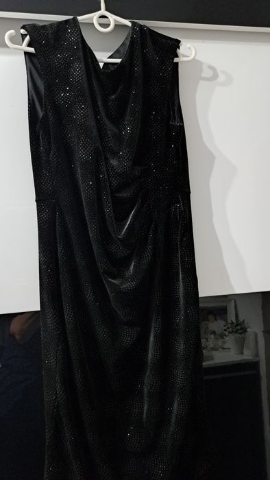 Czarna sukienka błyszcząca