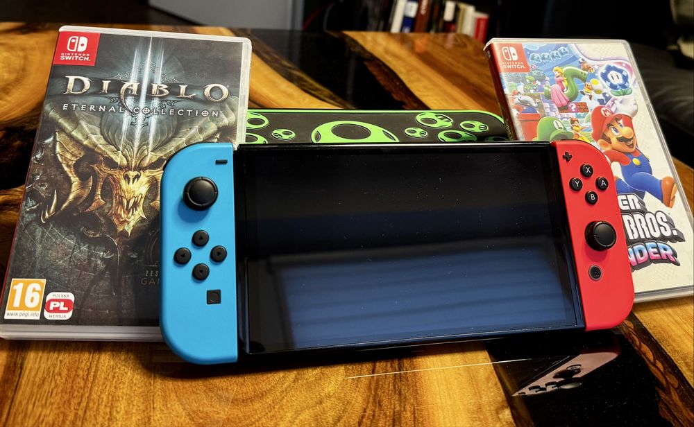 Nintendo Switch OLED Bogaty Zestaw stan bardzo dobry Etui + Gry