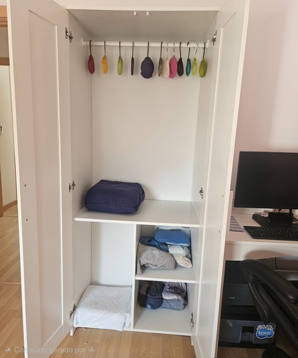 Cama com estrado e colchão + Guarda-fato + Estante