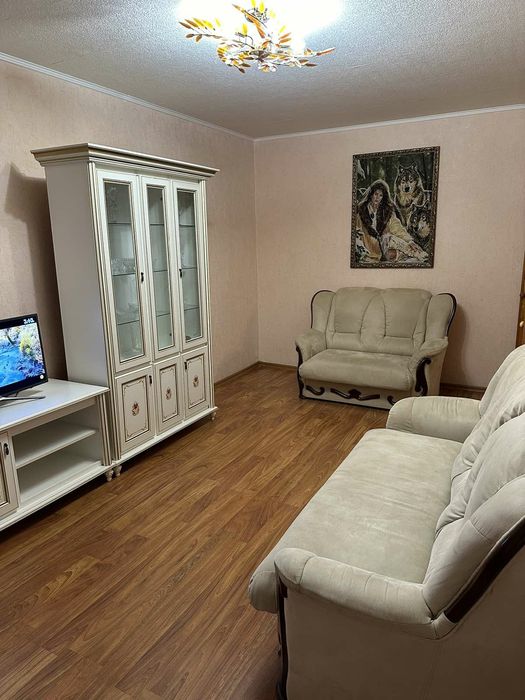 Подобово 2 кімнатна квартира в Лозовій. КОНДИЦІОНЕР