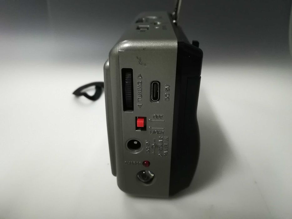 Pequeno Rádio a pilhas e bateria