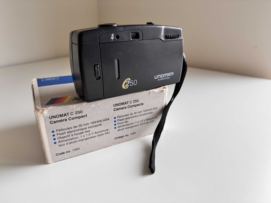 Плівковий фотоапарат Unomat C250 (1994 рік) / Капсула часу / Комплект